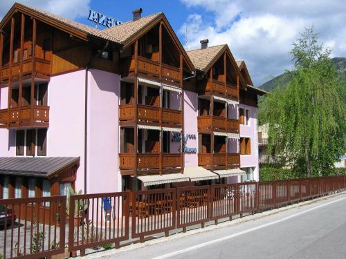 Hotel Serena Dimaro Exterior photo