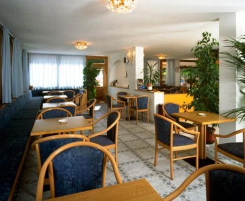 Hotel Serena Dimaro Exterior photo
