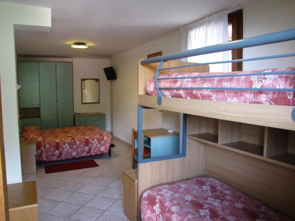Hotel Serena Dimaro Room photo