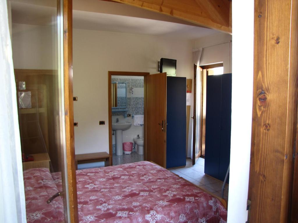 Hotel Serena Dimaro Room photo