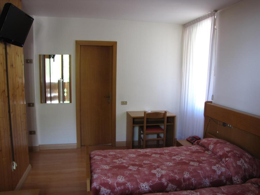 Hotel Serena Dimaro Room photo